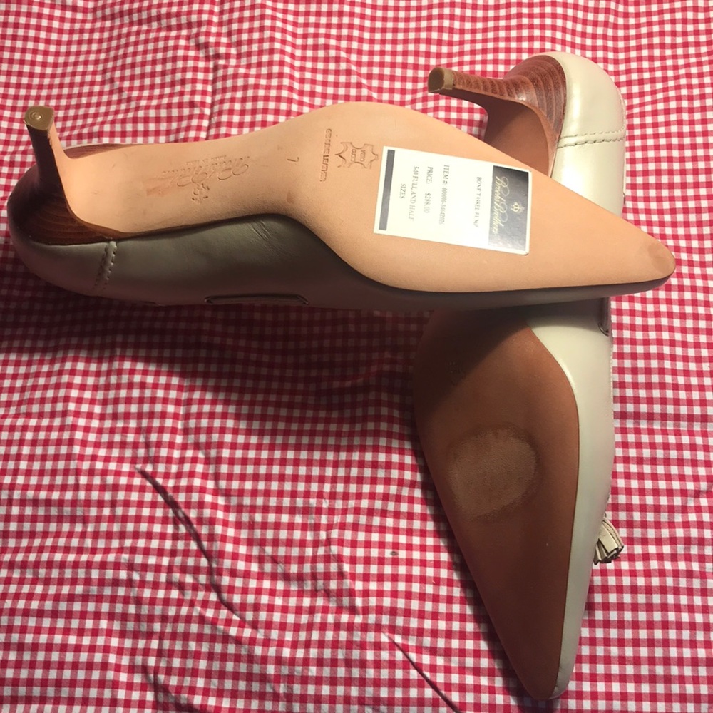 Brooks Brothers Bone Tassel Pump - Picture 3 of 8
